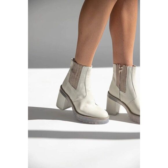 NEW FREE PEOPLE Sz 37 1/2 JAMES CHELSEA BOOTS IN ICE - Picture 1 of 3